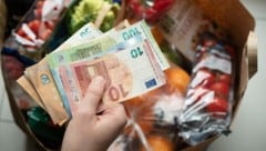 Nicht nachvollziehbar sei, dass viele Produkte großer Konzerne in Deutschland deutlich billiger ...