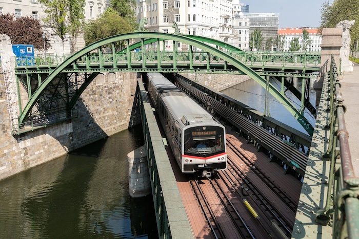 Wegen Gleisbauarbeiten kommt es von 3. Juli bis Anfang August zu einer Sperre zwischen ...