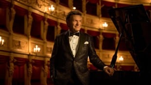 Arsonore-Intendant Markus Schirmer greift auch selbst in die Tasten.