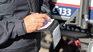 Polizisten notierten sich gleich die Präsidenten-Beleidigung. (Symbol)