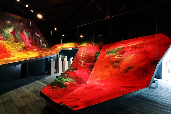 Im Kunstpavillon findet sich unter anderem eines der letzten großen Werke des jüngst ...