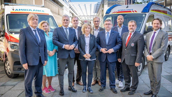 Vertreter der Landesregierung, der Gemeinden und der Einsatzorganisationen präsentierten die ...