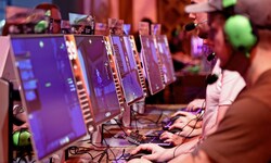 An zahlreichen Anspielstationen können Gamer in Köln auch Spiele ausprobieren, die noch gar ...