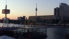Erst soll ein 21-Jähriger seine Ex-Freundin attackiert haben, dann geriet er mit ihren ...