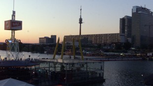 Erst soll ein 21-Jähriger seine Ex-Freundin attackiert haben, dann geriet er mit ihren ...