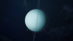 Der Uranus könnte laut neuen Berechnungen eher felsig statt eisig sein.