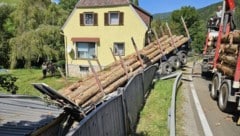 Der Sattelaufleger störte in diesen Garten.  