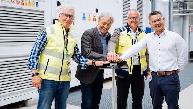 Robert Schmid, Projektleiter Linde, Thomas Reisinger, Vorstand für Operations Infineon Austria, ...