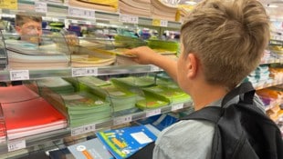 Einkaufen für das neue Schuljahr: Es zahlt sich aus, Preise der verschiedenen Artikel zu ...