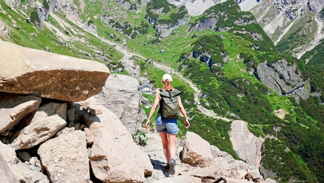 „Krone“-Autorin Sonja Jakubowics genießt das traumhafte Panorama auf der Obermarkter Alm.