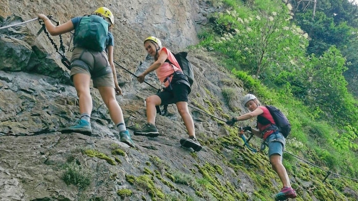 Adrenalin pur am Klettersteig an der Steinwand Arzl im Pitztal (oben).