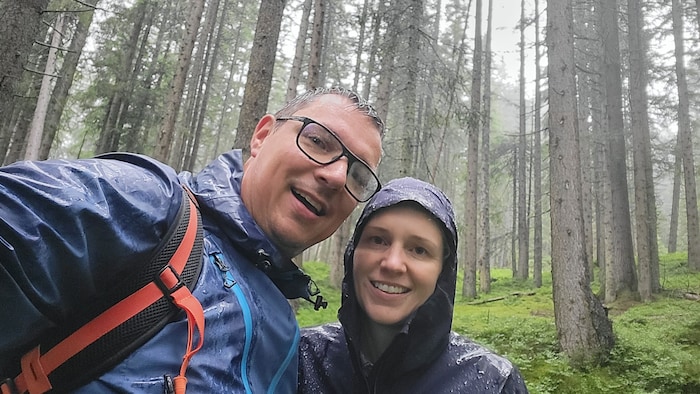 Mit einer Wanderung im strömenden Regen fing der Tag der Hochzeit an.