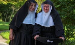 Die Ordensfrauen Rita und Bernadette wollen ihren Lebensabend im Kloster verbringen.
