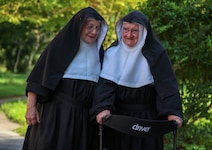 Die Ordensfrauen Rita und Bernadette wollen ihren Lebensabend im Kloster verbringen.