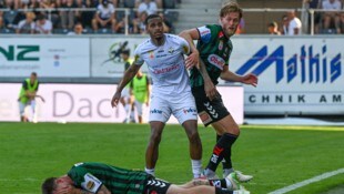Marlon Mustapha (Mitte) blüht in Altach voll auf.