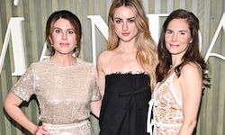 Monica Lewinsky und Amanda Knox mit Hauptdarstellerin Grace Van Patten bei der Premiere von „The ...