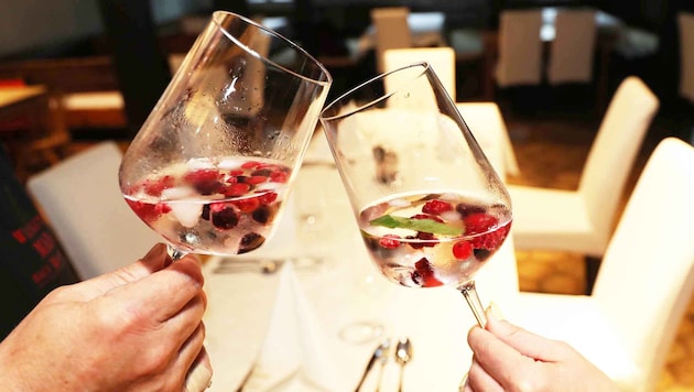 Genuss der leichten Art im Glas, passend zum Sommer: Im „Herztröpferl“ lässt es sich entspannen.