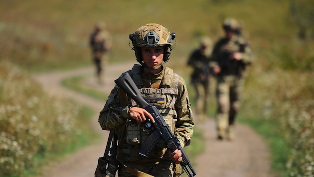 Das ukrainische Militär (Bild) hat nach eigenen Angaben vier Ortschaften zurückerobert.