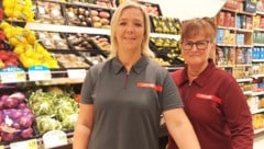 Chefin Iris Schneeweiss (links) mit Fleisch- und Feinkostmitarbeiterin Claudia 