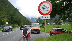 Die Fahrverbotsschilder für Radfahrer wurden heute, Donnerstag, aufgestellt.