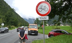 Die Fahrverbotsschilder für Radfahrer wurden heute, Donnerstag, aufgestellt.