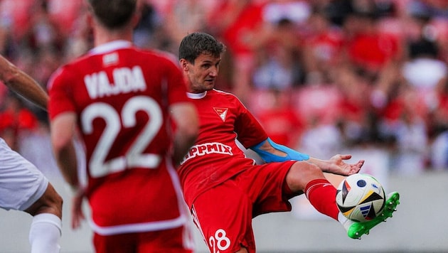 Max Hofmann im Dress von Debrecen.