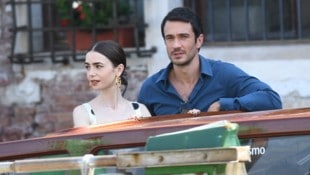 Lily Collins bei Dreharbeiten in Venedig.