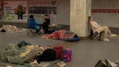 Viele suchten in der Kiewer U-Bahn Schutz.