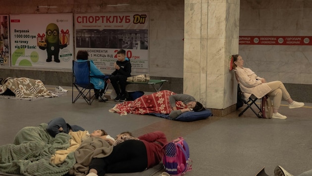 Viele suchten in der Kiewer U-Bahn Schutz.