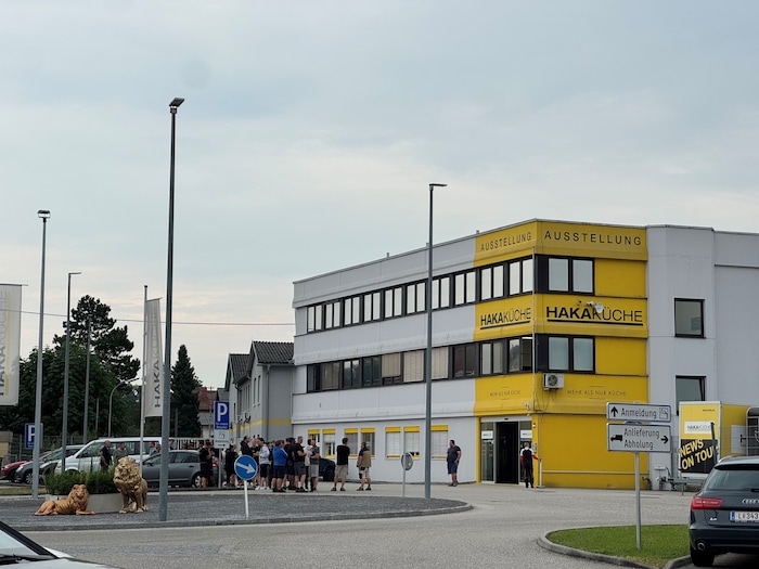 Die Betriebsversammlung fand am Donnerstag am Hauptstandort in Traun statt. Dorthin kamen auch ...
