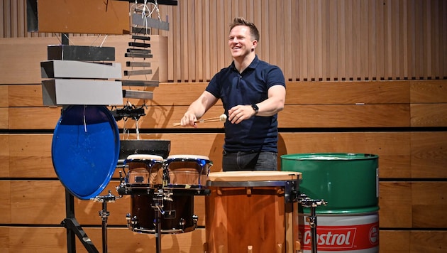 Christoph Sietzen wird mit seinem Ensemble am Schiff live trommeln