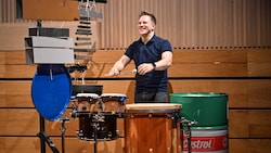 Christoph Sietzen wird mit seinem Ensemble am Schiff live trommeln