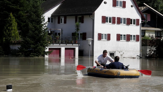 Das Jahrhunderthochwasser kam in der Nacht von 22. auf 23. August und richtete im ganzen Land ...