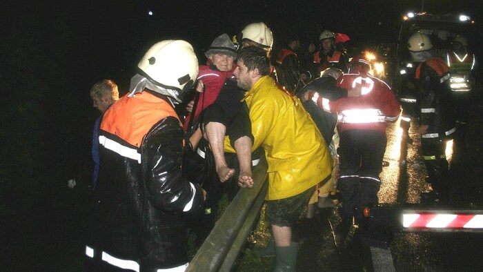 Rund 400 Menschen mussten in höchster Not evakuiert werden, die Schäden beliefen sich auf 180 ...
