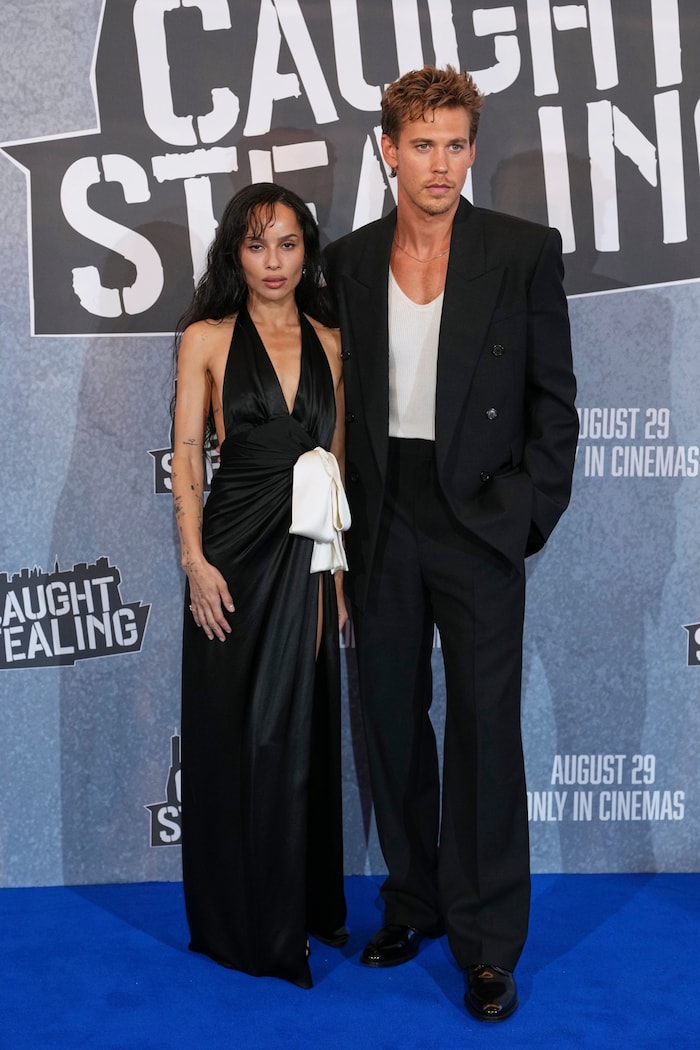 Austin Butler feierte mit Zoë Kravitz diese Woche die Premiere ihres neuen Films „Caught ...