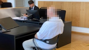Der Angeklagte hat bereits eine lange Geschichte an Verurteilungen hinter sich. Nach seinem ...