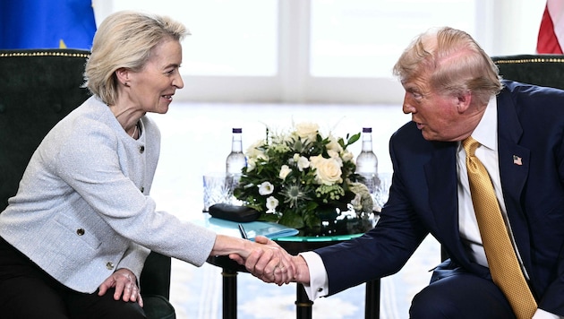 EU-Chefin Ursula von der Leyen und US-Präsident Donald Trump Ende Juli bei den ...
