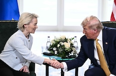 EU-Chefin Ursula von der Leyen und US-Präsident Donald Trump Ende Juli bei den ...