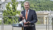 Der Maestro mit seiner Kreation.