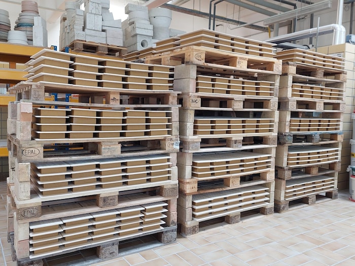 Die fertigen Platten werden nach Wien transportiert.