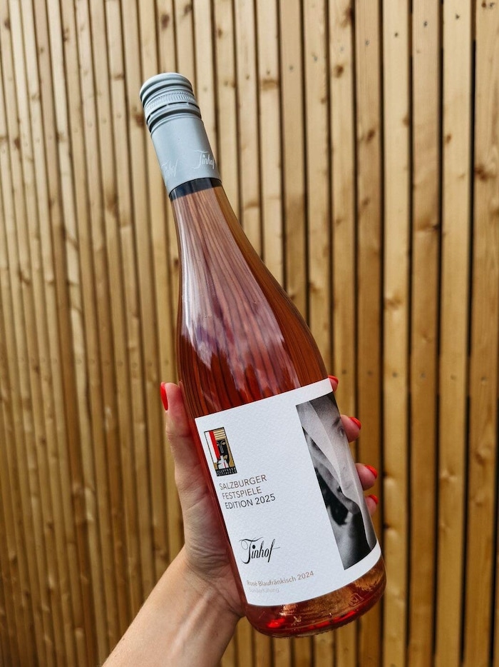 Kosten kann man das fruchtig-leichte Tröpferl auch im Weingut Tinhof in Eisenstadt.