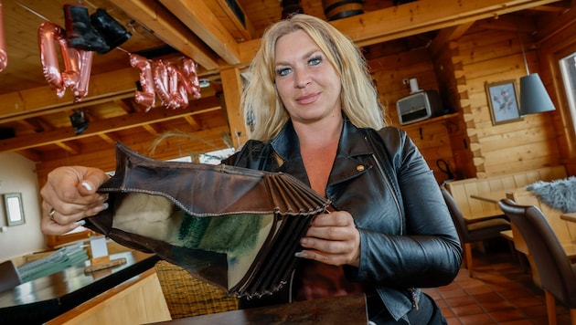 Kein Bargeld im Börserl! Im Halleiner Zinkenstüberl von Wirtin Sandra Lindtner bezahlen fast ...