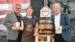 KOOP-Boss Didi Recknagl mit Alexandra Halouska („OÖ-Krone“-Chefredakteurin) und Josef ...