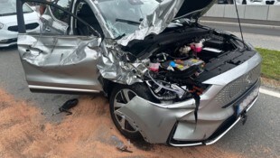 Eines der beschädigten Autos