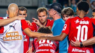 Peter Stöger im Mannschaftskreis nach dem 1:2.