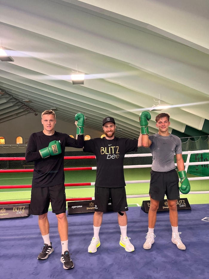 Felix Kroos beim Boxtraining mit Björn Schulz und Paul Boberg, Berliner Meister bis 67 kg.