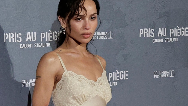 Zoë Kravitz zog bei der Premiere ihres neuen Films „Caught Stealing“ in Paris alle Blicke auf ...