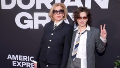 Christine Baranski und ihr „Nine Perfect Strangers“ Co-Star sorgen für Liebesgerüchte.