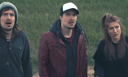 Erste Filmszene aus „Out of Orbit“: Martin Pühringer (in Doppelrolle) und Stefanie Wöss ...