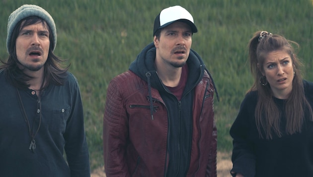 Erste Filmszene aus „Out of Orbit“: Martin Pühringer (in Doppelrolle) und Stefanie Wöss ...